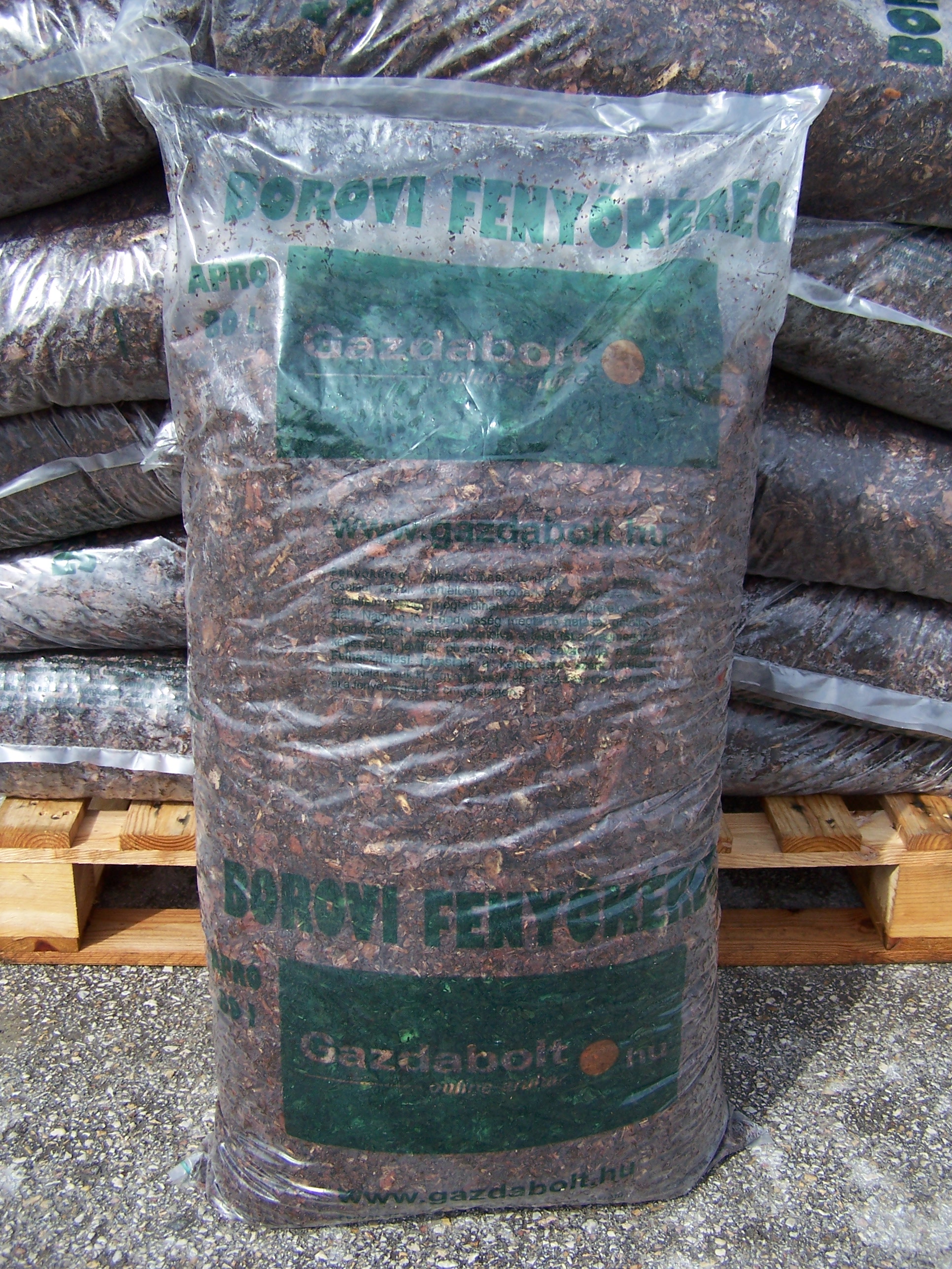 Pine bark Borovi small 80 l Gazdabolt.hu